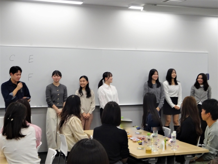 創作ゲームで盛り上がり