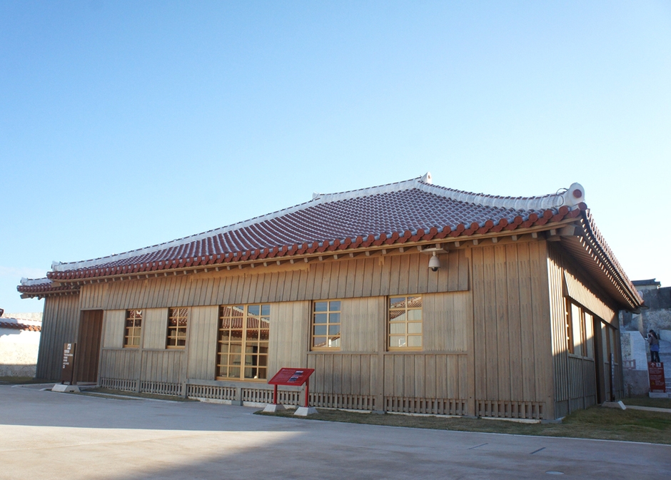 首里城講座が開催される世誇殿