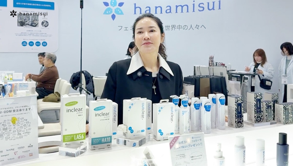 ブースにお越しいただいている中国のお客様へ、母国語で商品説明をする中国の代理店代表