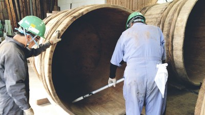 木桶清掃の様子