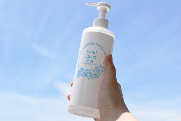 ポンプタイプ（内容量：340ml／販売価格：￥1,650）は、オフィスやご自宅用に。