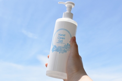ポンプタイプ(内容量:340ml/販売価格:¥1,650)は、オフィスやご自宅用に。