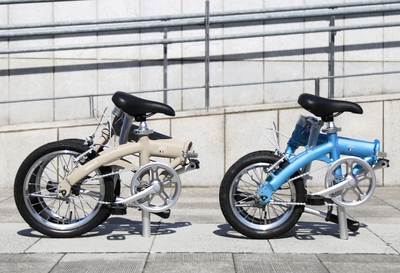 16インチのLIGHT8 Ver.16(左)と14インチのLIGHT8(右)