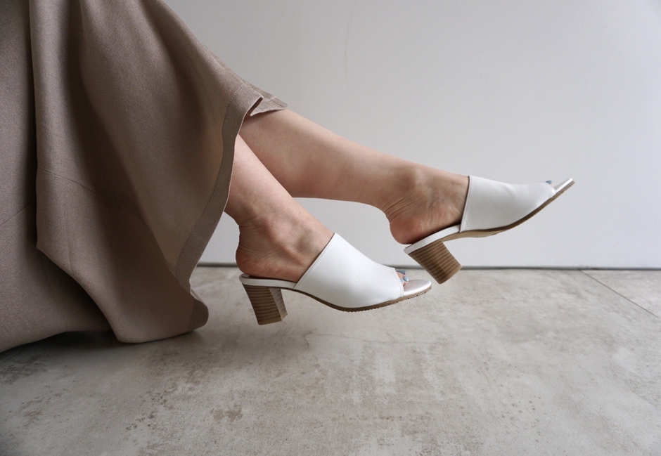 Z4950 ミドルヒールミュール(ホワイト)