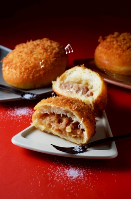 【塩豚まん】ジューシー豚肉を塩味でさっぱりと。食べ応え満点!税抜399円税込430円