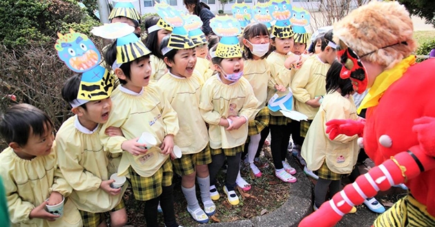 園児が 豆まき で鬼を退治 伝統行事の豆まきを通して 節分の由来や意味を学ぶ Newscast