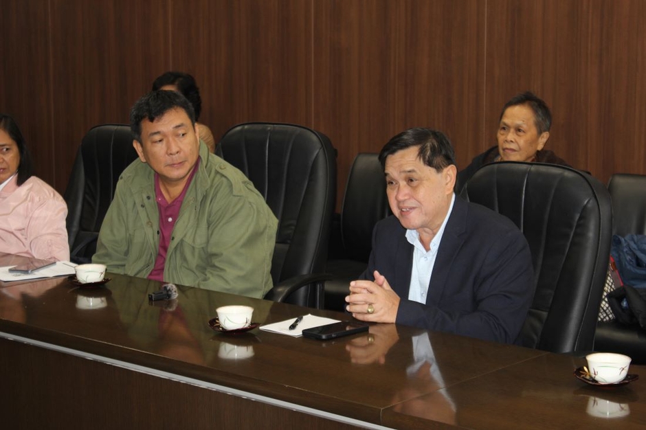 人材派遣などの連携協力を要請するセサンテ市長(右)