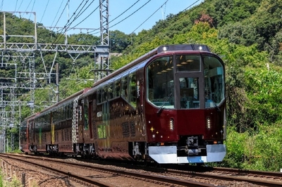 団体専用列車「楽」