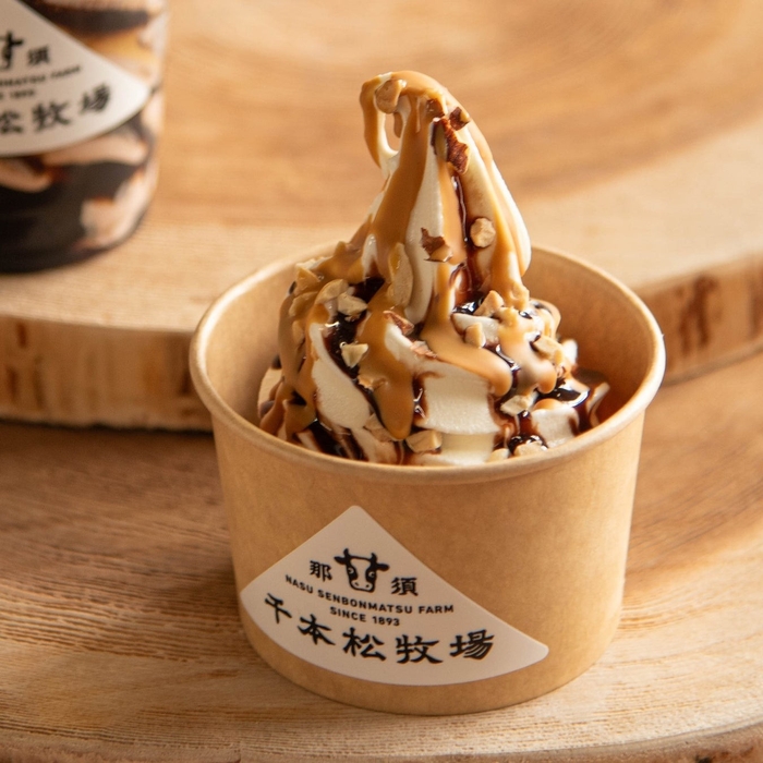 キャラメルナッツサンデー 500円 ナッツとチョコソースとパリパリキャラメルソースをのせて。