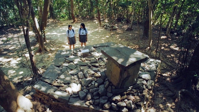 卑弥呼の墓(映画少女Hより)