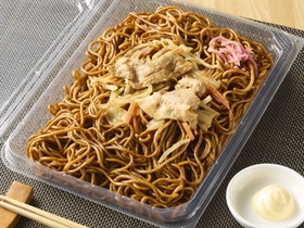 期間限定‼　お値段そのまま‼
「大盛　ソース焼そば（マヨネーズ付）」　麺２０％増量（当社従来品比）
「ツナたまごサンド」　ツナサラダ・たまごサラダ４０％増量（当社従来品比）　