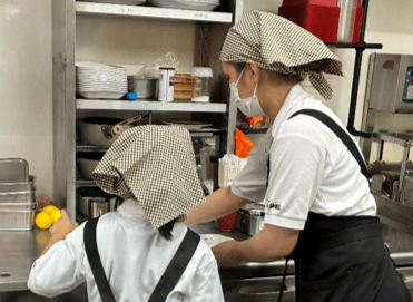 子ども職場体験/コメダ珈琲店泡瀬店(1)