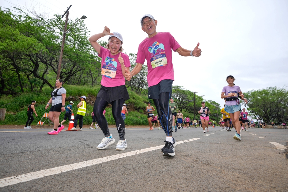 楽しみながら走るランナー