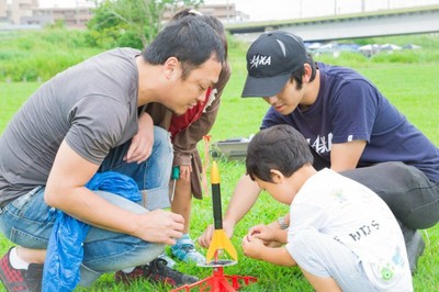 ロケットを作って飛ばしてみよう!