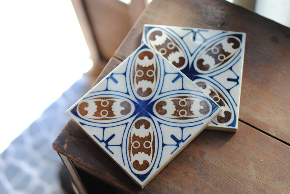 「瀬戸本業窯」の本業タイル