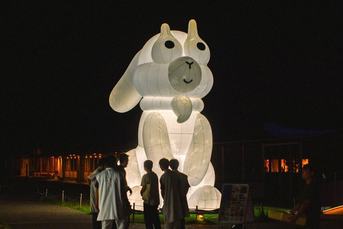 巨大な神使いのバルーン(うさぎのヨミ)