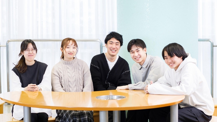 左から服部さん、諸戸さん、林さん、花井さん、牛山さん