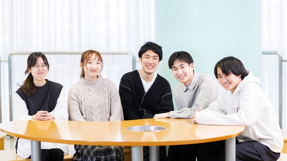 左から服部さん、諸戸さん、林さん、花井さん、牛山さん