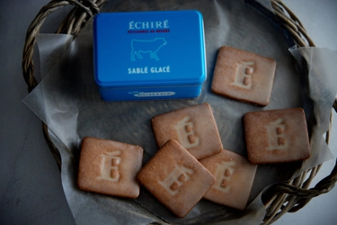 エシレ・パティスリー オ ブールより、人気のサブレ缶に待望のミニサイズが新登場！「サブレ グラッセ（6枚入）」　　　2026年1月30日（金）新発売　