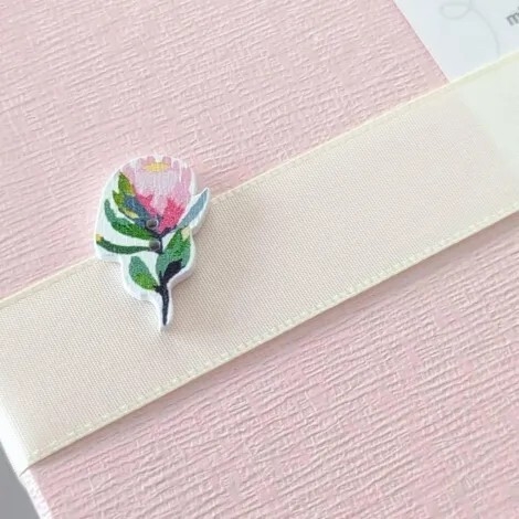 木製のバラ型チャーム(1)