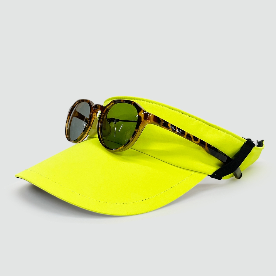 サングラスホルダー付き