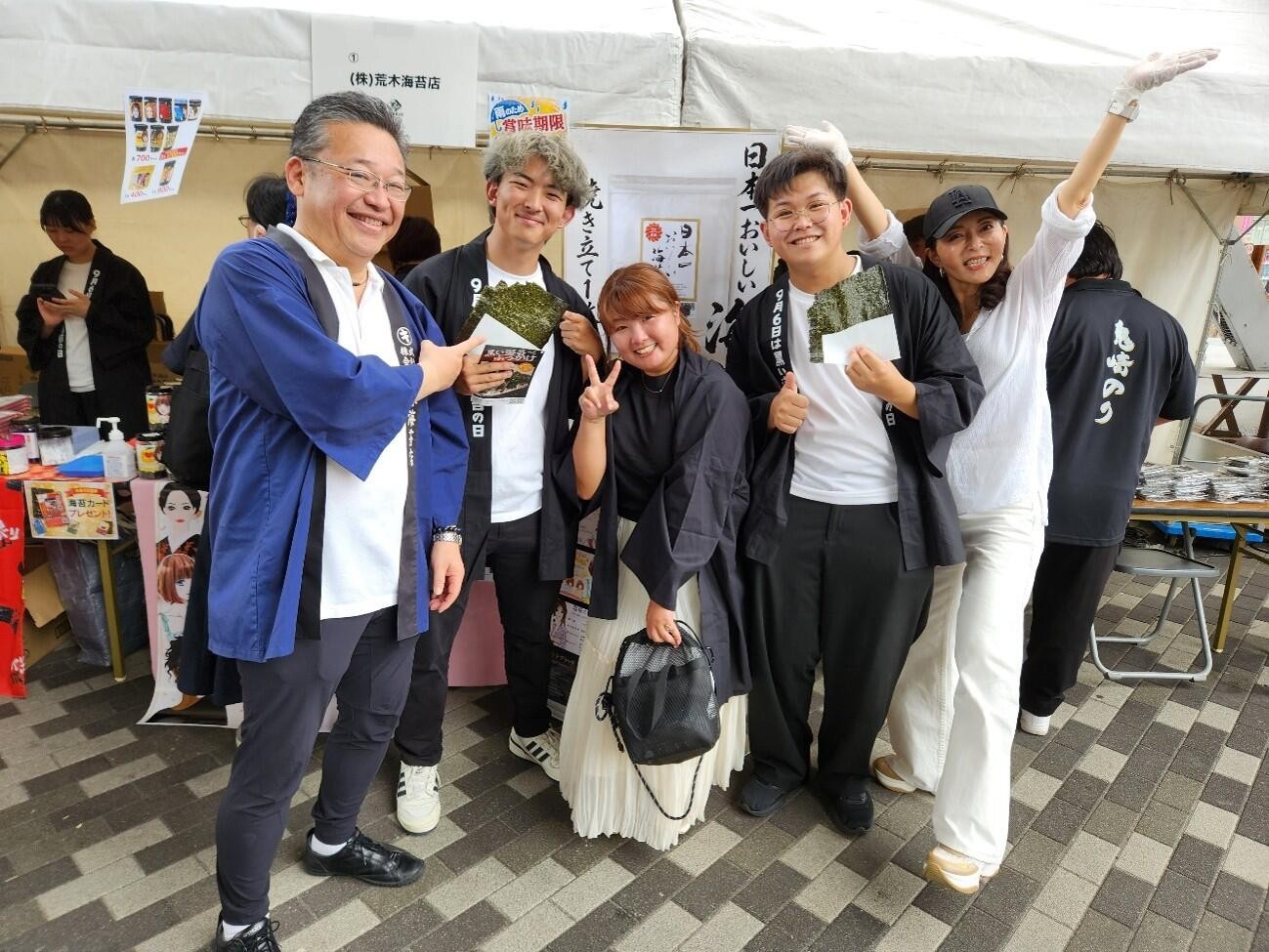 【名城大学】9月6日の「黒い海苔の日」のイベントに都市情報学部の日隈美朱准教授と学生2人が参加