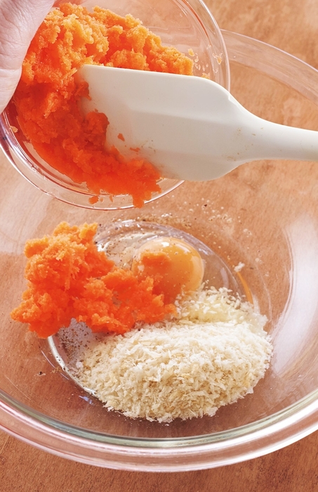 作り置きハンバーグ:たっぷりのすりおろしにんじんが柔らかさをキープ