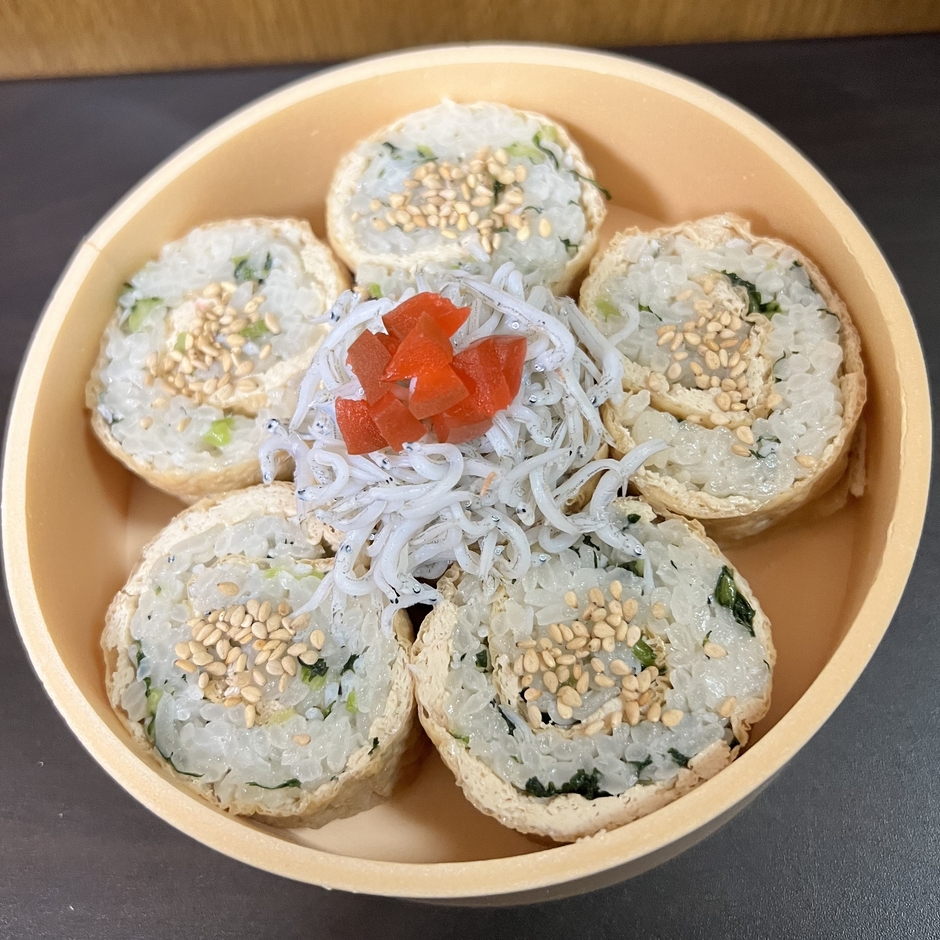 福寿家のしらす伊奈利ロール　1セット6個入り980円（税込）