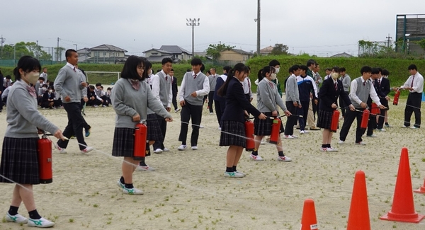 令和6年（2024年）実施の訓練における消火指導の様子