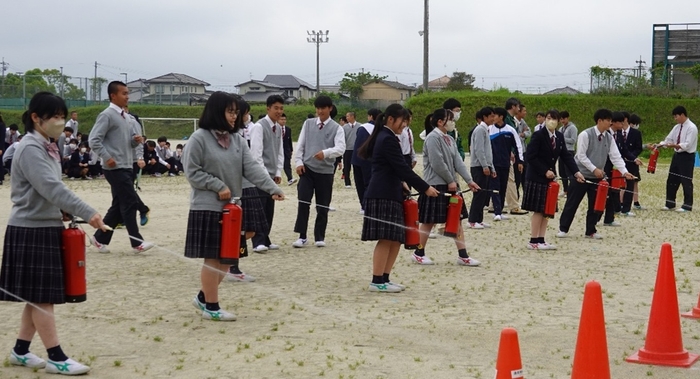 令和6年(2024年)実施の訓練における消火指導の様子