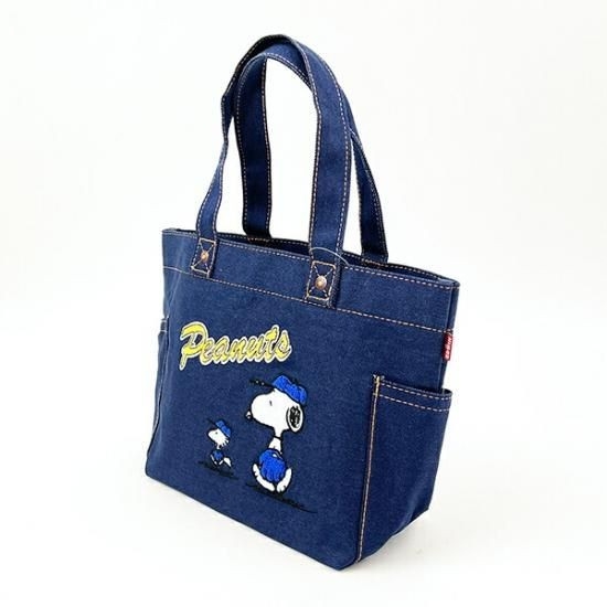 スヌーピーのカジュアルなコラボグッズ