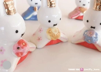 早くも、今年こそ、ひな祭りはミッフィーと一緒に迎えよう！顔が命の吉徳さんが渾身の制作。コンパクトサイズで、飾る場所を選ばないひな人形3種をショート動画でじっくり。