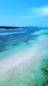 SNSで100万再生／沖縄の“幻の絶景”うむいの浜が話題