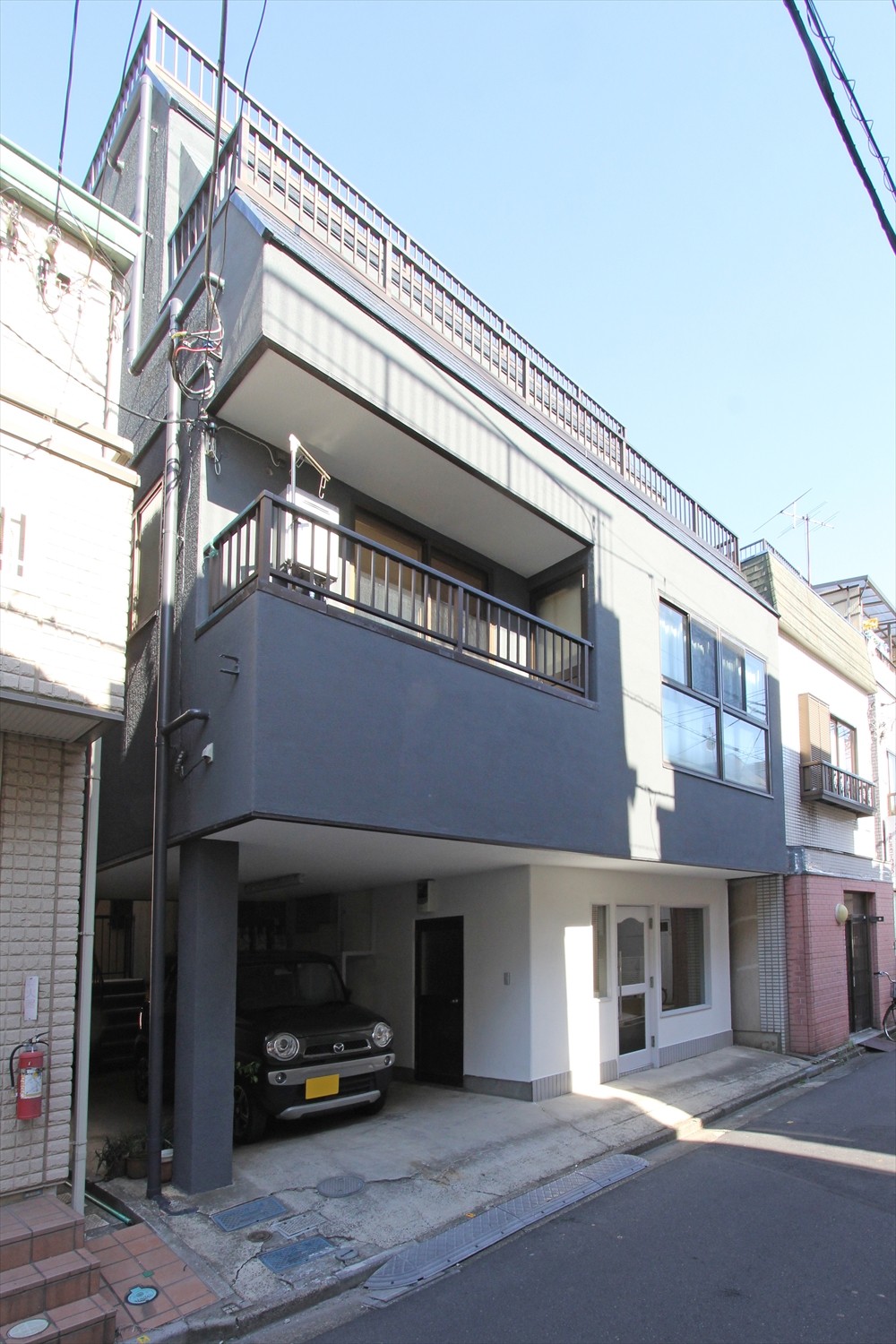 【築31年の鉄骨造店舗付住宅を再生】断熱・雨漏り対策とデザインを両立した、アンティーク調の二世帯住宅リノベーション事例を公開