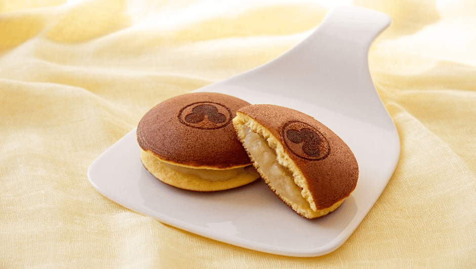 学生が企画した商品「月化粧の餡はさんじゃいました」