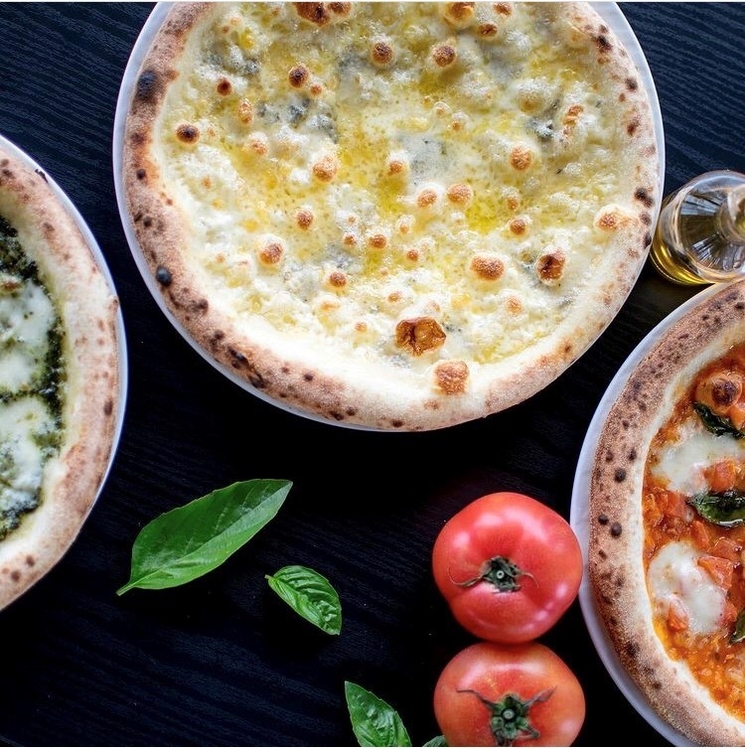 センターハウス内「ピザ・リビルド」