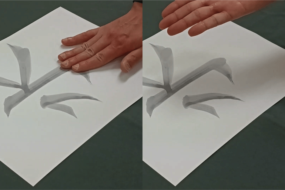 書いたところを手で触っても汚れません