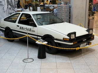 『頭文字D』のAE86、実車と1/18スケールモデルが「宇都宮」に集結！「FKDインターパーク」（栃木）で展示・販売決定！