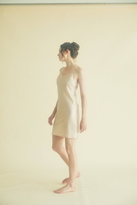 クリアストラップインナーワンピース THE CLEAR STRAP INNER DRESS ¥ 3,960（税込) BLACK/BEIGE