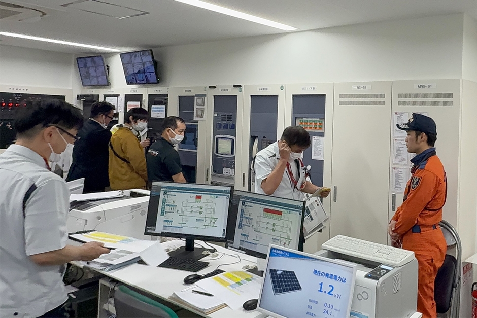 防災センターでの消防隊との通報訓練