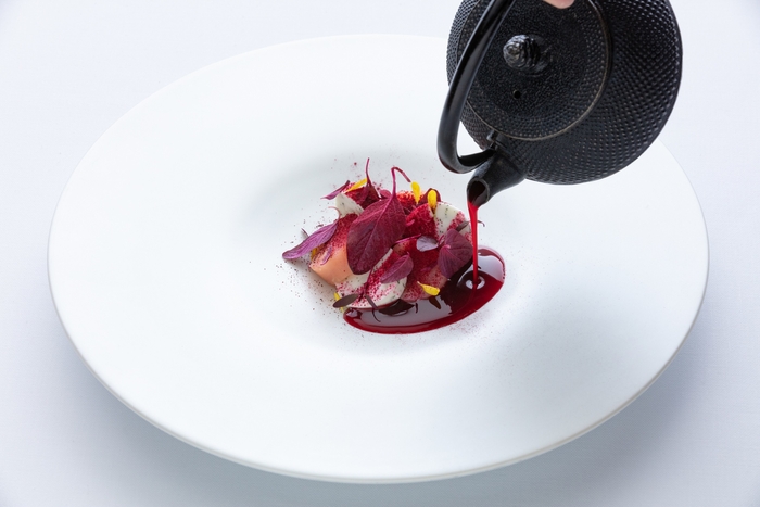 【ブレストンコート ユカワタン】魚料理_桜鱒のミキュイ ナージュ仕立て_01