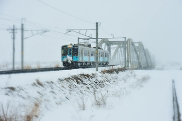 星野リゾート　青森屋（青森県三沢市） 雪景色と地酒と祭りばやしが楽しめる 貸切列車「酒のあで雪見列車」運行 運行日：2019年1月6日、13日、20日、27日、2月3日、17日、24日