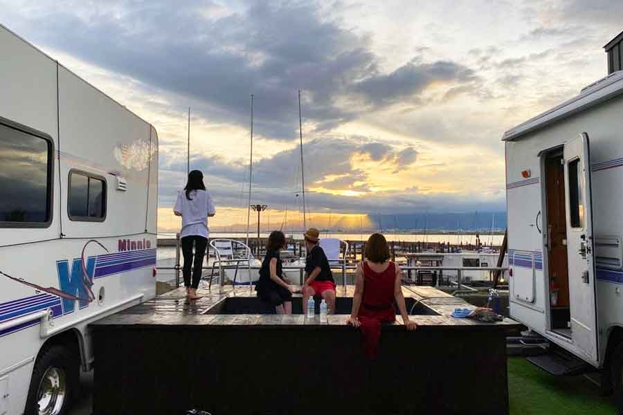 海を眺めながらグランピング