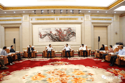 本会の中国視察団が中国政府と交流している様子