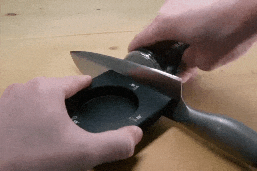 誰でもプロ級！転がす包丁研ぎ器 「EDGBLACK Knife Sharpener