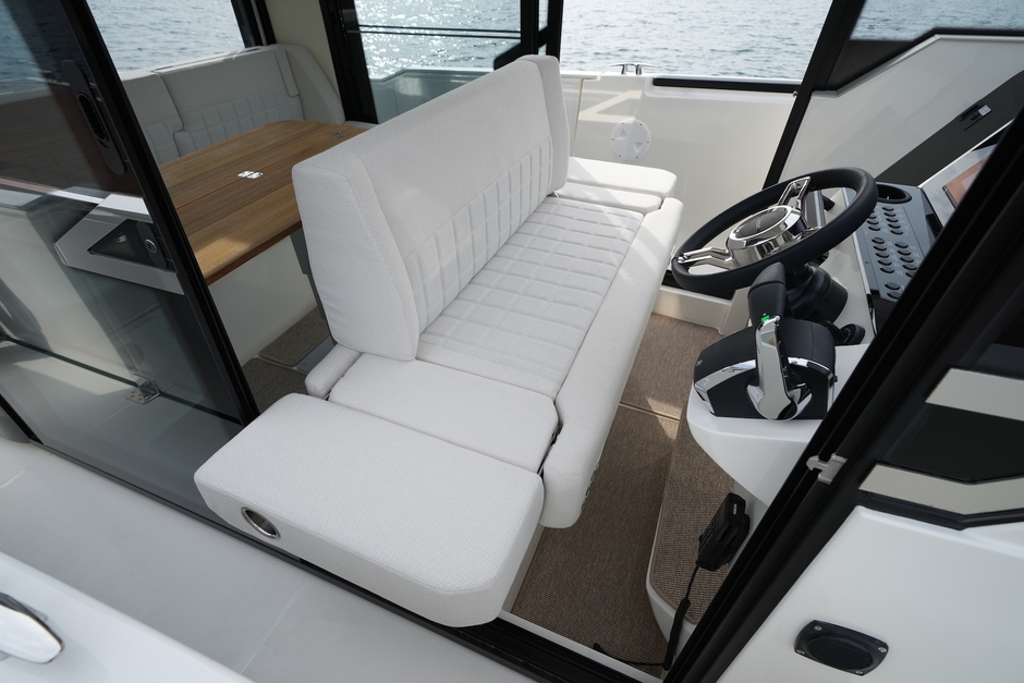 多機能な可変式キャビンシート