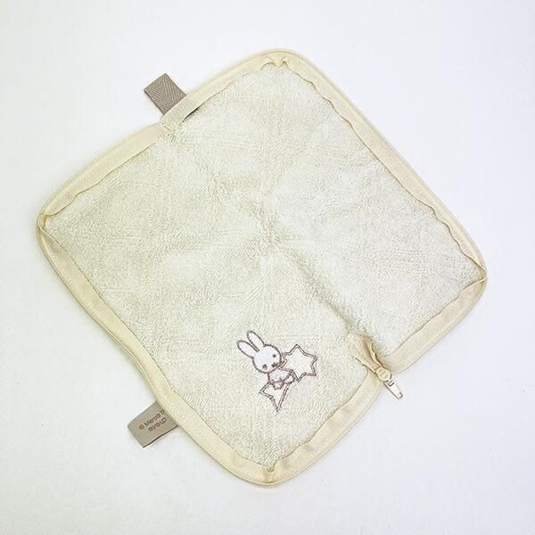 タオル生地でできているミッフィーのどっとポーチ