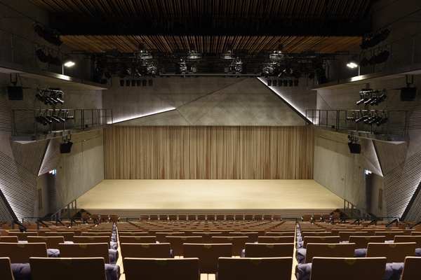 会場：西神中央ホール