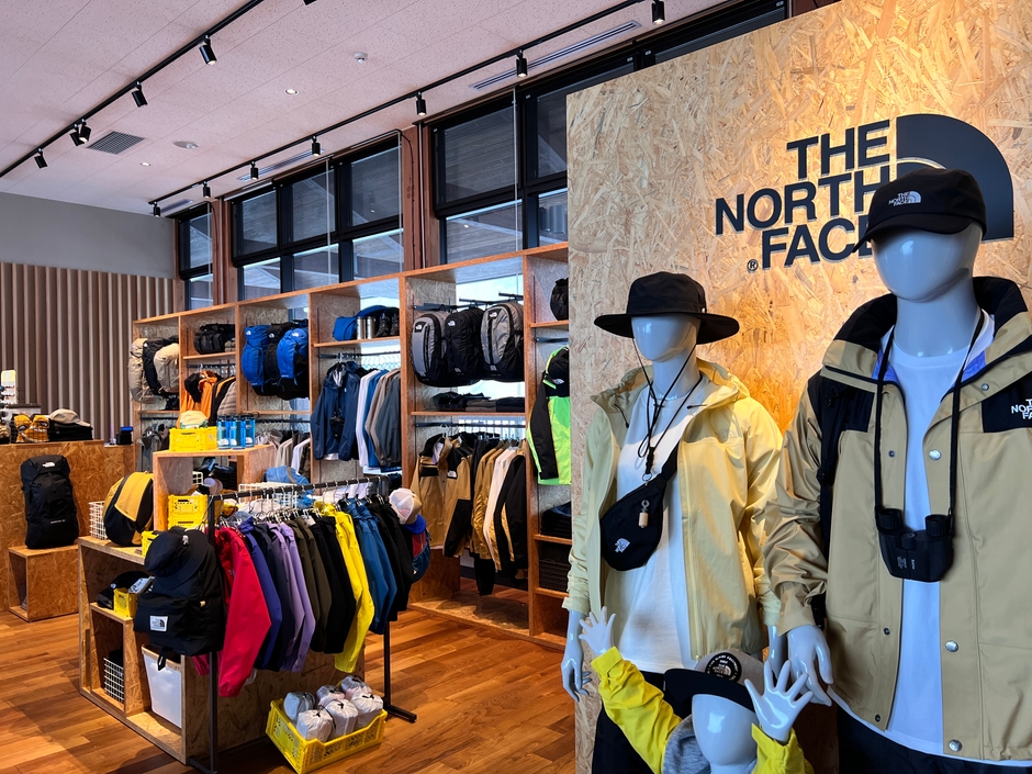 豊富なアウトドア商品を取り揃えたショップ