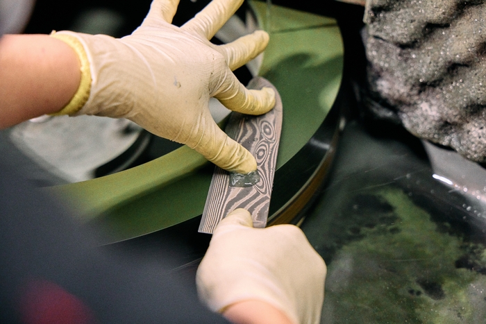 滑らかな切れ味を与える『水研』